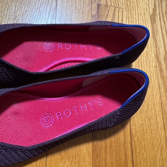 🎉HP🎉EUC-Rothy's- Women- The Point in retired berry lattice color. Size 7 - Picture 9 of 11